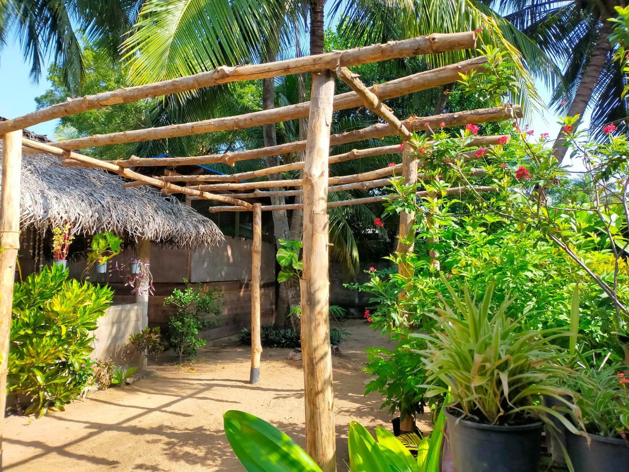 Eastwind Surf Camp Hotel Arugam Bay Exterior foto